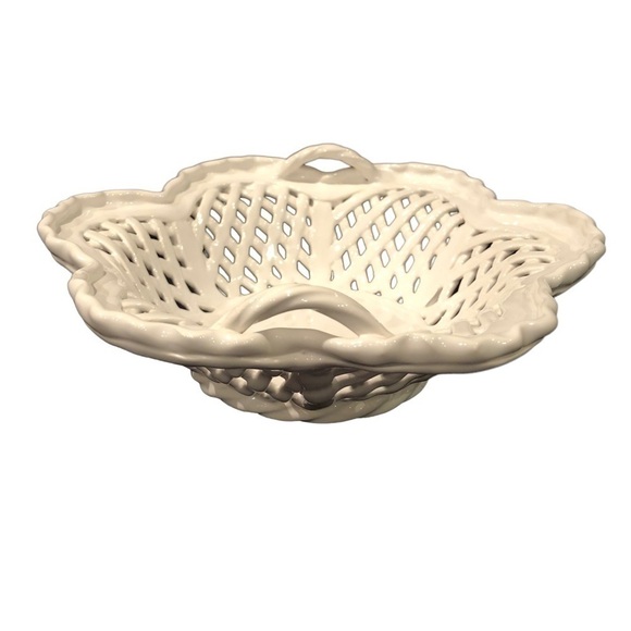 𝅺vintage White Porcelain Basket - Picture 1 of 6